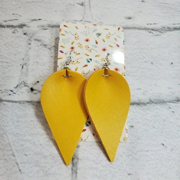 Single Layer Yellow Faux Leather Dangle Chic Lightweight Earrings  1yl18 - Picture 1 of 3